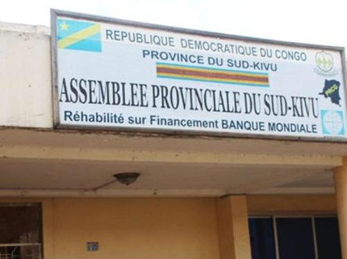 Sud-Kivu : Le Gouvernement déchu de Théo Ngwabidje interdit d’accéder aux comptes bancaires de la province