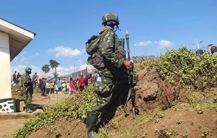 Agression dans l’Est: « Le M23 n’a ni d’effectif encore moins les moyens, c’est le Rwanda qui a amené ses hommes et son arsenal sur le terrain » (Porte-parole de l’armée )