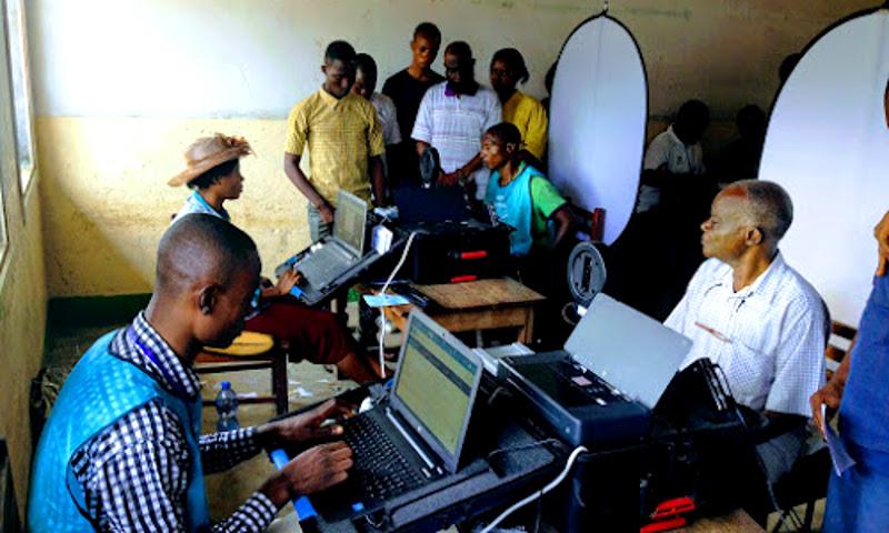 Enrôlement des électeurs à Kinshasa : plusieurs problèmes techniques signalés dans les centres d’inscription