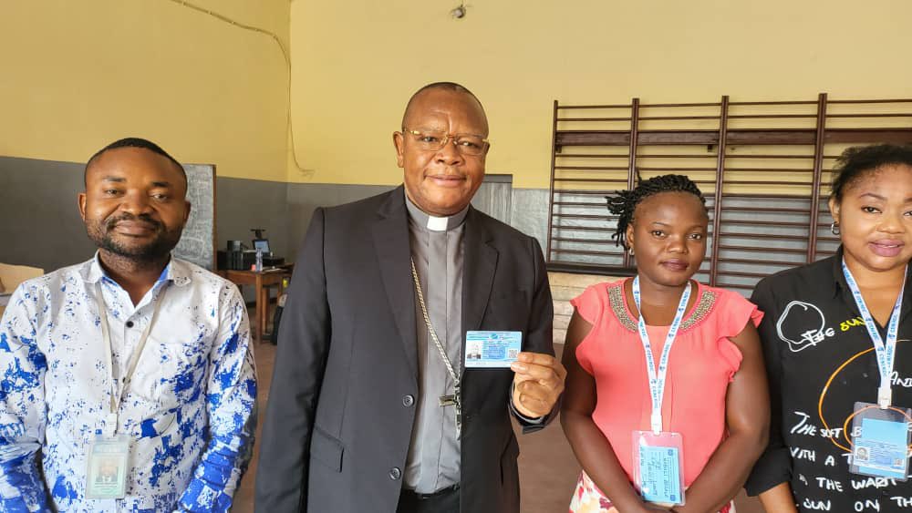 RDC : Le Cardinal Ambongo critique la qualité des cartes d’électeurs et croit en la tenue des bonnes élections pour changer l’avenir des congolais